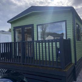 Coworth Deluxe Cabin with Garden，位于康福斯的酒店