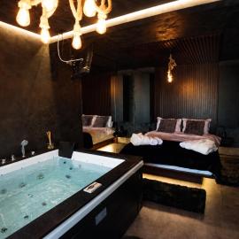 JacuzziNoirHouse，位于Seciuri的酒店