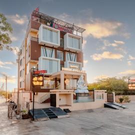 Travinities Hotel Shree Ji Palace，位于乌贾因的酒店