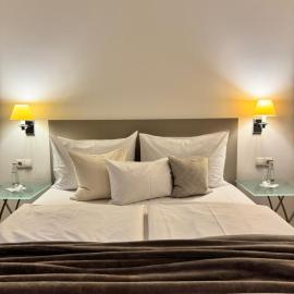 Plaza Rooms & Studios，位于福希海姆的酒店