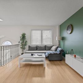 3 Bedroom suite Upper Level of House 8 guests，位于巴里的酒店