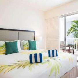 Couple's Coastal Haven Retreat at The Beach Club，位于棕榈湾的酒店