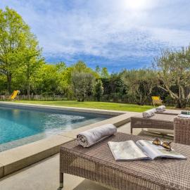 Villa prestige piscine climatisation standing Lyon Ouest，位于伊居利的酒店