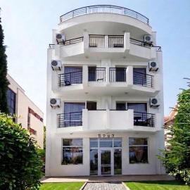 HOTEL BRIZ - Free Parking，位于布尔加斯的酒店