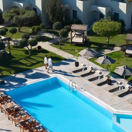 Malena Hotel & Suites - Adults Only by Omilos Hotels，位于阿默达拉-伊拉克利翁的酒店