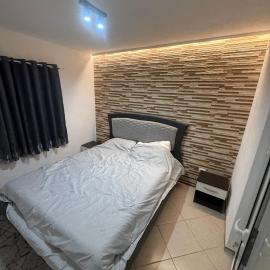 Baywatch Apartmans，位于Brca的酒店