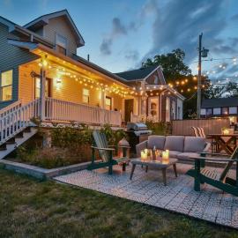 The Smith - Renovated 4 Bedroom，位于Bloomfield的酒店