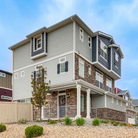 Spacious & Modern! New Home Near Gaylord Rockies，位于奥罗拉的酒店
