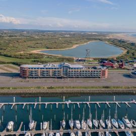 Leonardo Hotel IJmuiden Seaport Beach，位于艾默伊登的酒店