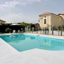Maison Olivier - Luxurious vacation home in Dordogne，位于Cherval的酒店