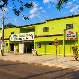 Hotel Natureza，位于Anhanduí的酒店