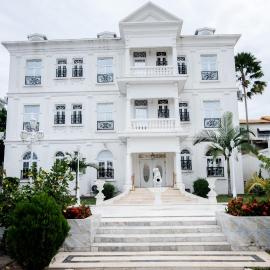 Hôtel ChateauBlanc Yamoussoukro，位于亚穆苏克罗的酒店