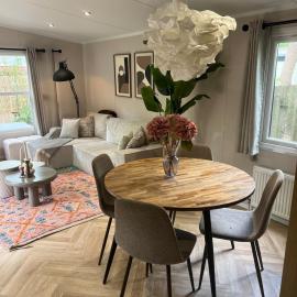 Luxurious family chalet De Boschrand with private Jacuzzi，位于洪德洛的酒店