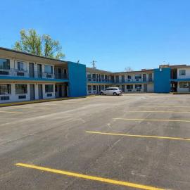 BlissPoint Inn Muncie，位于曼西的酒店