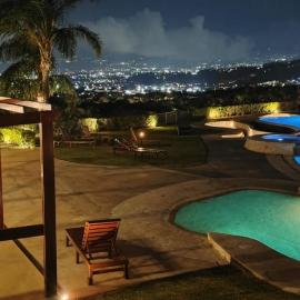 Apartment 2B Condominium Avalon Country Vista Lago y Confort 206 costa rica santa ana，位于Río Oro的酒店