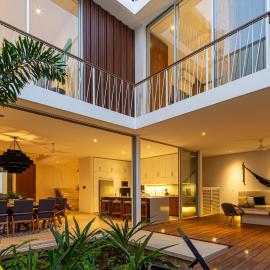 Casa del Paseo Luxury Home in Centro Rooftop Bar & 2 Pools，位于梅里达的酒店