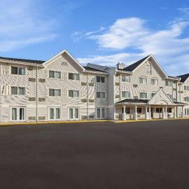 Travelodge Suites by Wyndham Regina - Eastgate Bay，位于里贾纳的酒店
