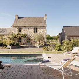 Manoir de la Nogrie - Chambre de charme avec accès privatif - Piscine chauffée sur domaine 5 étoiles à la campagne，位于Val-dʼIzé的酒店