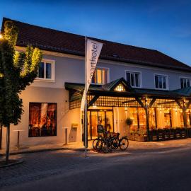Smarthotel Schmid - Restaurant & Bar inhouse - Nähe Schlossteich，位于Sitzenberg的酒店