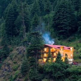 The Pine Chalet Manali，位于马拉里的酒店