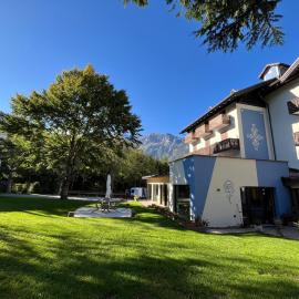 Hotel alle Rose Family inspired garden and spa，位于卡韦达戈的酒店