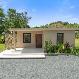 Manantial Manati Boutique Stay with Pool Just Steps from the Water spring，位于马纳蒂的酒店