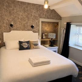 Holland Hotel，位于Llanfachraeth的酒店