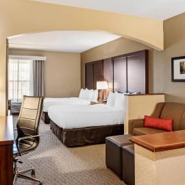 Comfort Suites State College near Penn State - Steps Away from PSU!，位于州学院的酒店