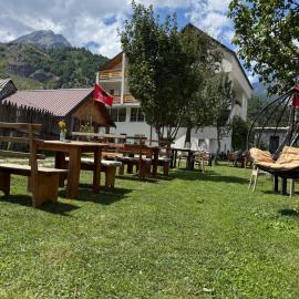 Guesthouse Skender Selimaj，位于瓦勒博内的酒店