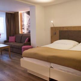 Patricia self-check-in Apartments & Spa Access at Alpen Resort，位于采尔马特的酒店