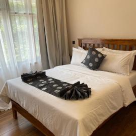 Peak Park Hotel，位于姆贝亚的酒店