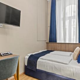 Odeon near Nestroyplatz with Self Check-in & Private External Bathroom