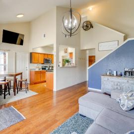 Afton Townhome w/ Pool Access < Half-Mi to Boating，位于Afton的酒店