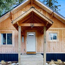 Cozy Lofted Cottage 1 Miles to Downtown，位于McCall的酒店