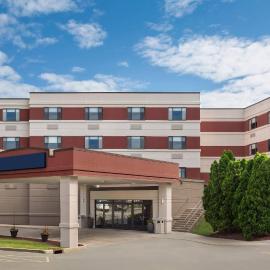Royle Hotel Milwaukee Airport，位于密尔沃基的酒店