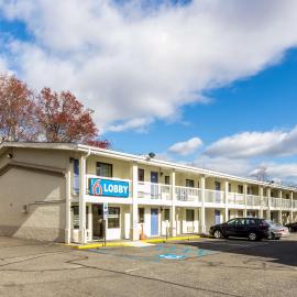 Motel 6 New Brunswick，位于新不伦瑞克的酒店