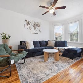 Spacious & Stylish 2BR Apartment Near Manhattan，位于泽西市的酒店