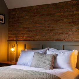 The Poacher Inn,位于Upton Grey的酒店
