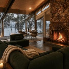 Glasshouse Lake Eildon Architectural Retreat，位于艾尔登的酒店