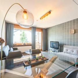 LAAX Central Holiday Apartment with Pool & Sauna，位于莱克斯的酒店
