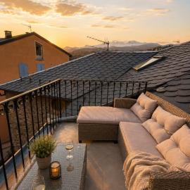 Casa restaurada 8 pax, BBQ Chillout , 2 terrazas，位于赛拉古斯的酒店