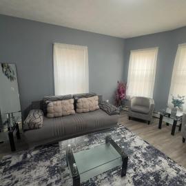 Beautiful apartment walking distance to stadium!，位于波塔基特的酒店