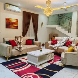Beautiful & comfy three bedroom house with mountain views!，位于Trofwi的酒店
