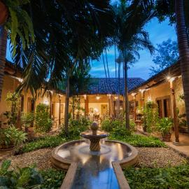 Los Robles Charming Colonial Boutique Hotel，位于马那瓜的酒店