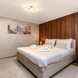 One Luxury Suites AKUSTIK - 3 minuta peške do Jezera，位于兹拉蒂博尔的酒店