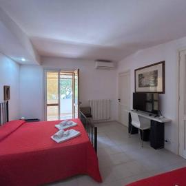 Villa Aurea，位于伊斯皮卡的酒店