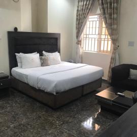 ADJ Royalty Hotel & Suites，位于Benin City的酒店