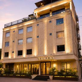 Velara Hotel & Banquet，位于瓜廖尔的酒店