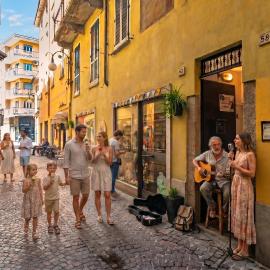 A Casa di Elisa - Lake Life & Old Town，位于因特拉的酒店