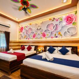 K D Dham Hotel- Near Prem Mandir & Iskcon Temple Vrindavan，位于范兰德凡的酒店